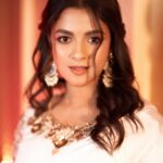 Sadia Ayman Instagram - Simple, glowy and elegant. 🤍✨