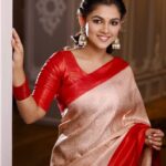 Sadia Ayman Instagram - কি দিয়ে অর্ঘ্যপাত্র সাজাইলে দেবী? তোমারে পাইবো আঁখিতে আঁখিতে… Saree from @ayifuslifestyle Earrings from @noyonabd Makeover by @zahidkhanbridalmakeover Photography by @mh_bipu