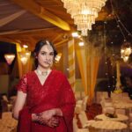 Sadia Khateeb Instagram - Issi jhoomar k neeche milegi shantiprriya ki laash 💫 🌸 Shot by - @storiesbythedal @faisalbhat111 Styled by - @shrushti_216 in @asopalav @rubans.in @oakpinionpr @swabhimannjewellery @nidhisablokjewellery @colatchofficial @make.upbyinsha @amit_brahmi #vibes #mehandi