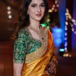 Sadia Khateeb Instagram - Sari ki sari mai saree mei 🧚‍♀️ @swathiveldandi_official styled by - @shrushti_216 Photographer - @storiesbythedal @faisalbhat111 🌸 Hmu - @sana_chouhan_ Accessories- @nidhisablokjewellery @colatchofficial