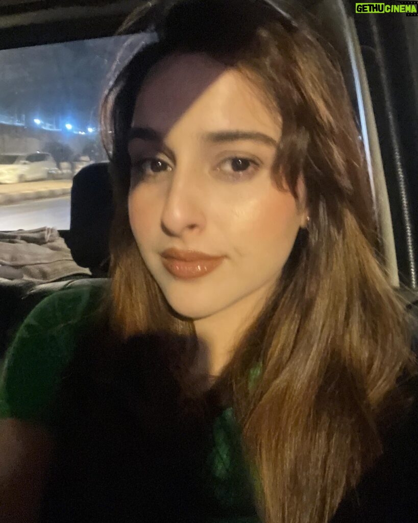 Sadia Khateeb Instagram - Mujhe khud Nahi pata kyun ? 🐸