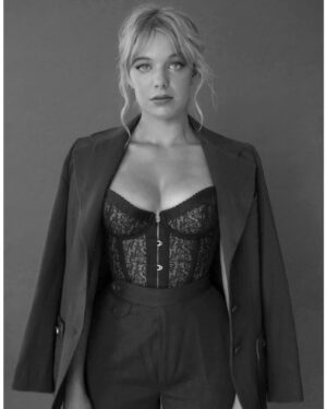 Sadie Calvano Instagram - On #womensday I am reflecting on the woman I have become and the amazing women that help shape me. The last year has been a traumatic year that has come with a huge range of emotion. It truly takes a village, and I am SO grateful for the women in mine. #internationalwomensday