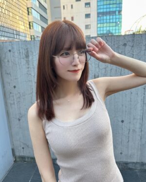 Sae Kanzaki Instagram - 近ごろのメス力事情(⌒▽⌒)

髪を夏仕様にしてもらたよ🍊🍊🍊
ダメージレスのカラー剤と
マキシマムトリートメントでサラサラ🫶🏻

ラッシュリフトですっぴんの戦闘力爆上げ🍑🍑
ナチュラル派な神崎は自まつげだけど
パリエクっていういいとこ取りメニューが素敵で気になった🤜🏻🤛🏻

おメイクも夏シャドウでキラキラさせたり、新しいメガネ買ったり
引きこもりなりに楽しんでます、夏(⌒▽⌒)

💇🏻‍♀️ @taisei_kadota @coubou_hair 
👁 @m.o.d_risa @m.o.d_eyelash 
💄 @haomii_official

#梅雨おわた？