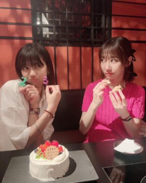 Sae Miyazawa Instagram - 🦒
はぴばーすでー🍰!!
最近一緒に過ごせる時間が増えて嬉しいです！
連チャンで会ってても
『もう会いたいなぁ』ってLINEくれるの嬉しいです！
多分だけど両思いだと思います！！
これからも笑顔や幸せや楽しい時間を分け合えっこしていきましょ！
あなたはすごいよ。
いつも、ありがとうね。💋
.
#主役左側っぽいけど右の方ね
#きゃしちゃん
#いつも私たちの写真を撮ってくれる親友よありがとう
#さえゆき 🤗