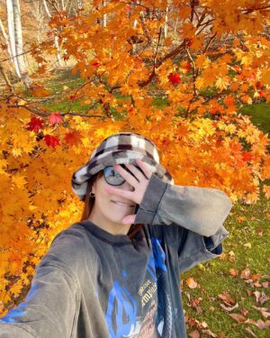 Sae Miyazawa Instagram - もう、秋、終わった、ね、、🍂
．
#エネルギーチャージキャンペーン活動真っ只中
#悩みも捨てて休みたいけどそうはいかず
#暴飲暴食と気圧で胃痛に悩まされ中