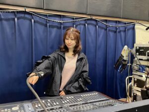 Sae Otsuka Instagram - 昨日のライブは
バンドリ！のロケ地と言われている
西川口 Live House Heartsさんでした！

ということで
一期一話の おたえのバイトシーン
を再現🎸🐰
(特別に入らせてもらいました)