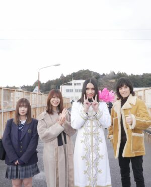 Sae Otsuka Instagram - #とーがねクロニクル
 × 
TЯicKY @tricky0226 さま
✨🐤✨

TVアニメ「とーがね！クロニクル」
EDテーマ
『秘密の待ち合わせ～ワタシノクロニクル～』Music Video

とーがね！クロニクルキャスト 半田健人さまと
出演させていただきました✨

ロケ地はもちろん  千葉県東金市です🕰💓