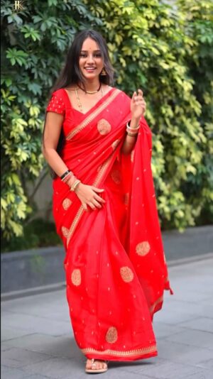 Sahana Shetty Instagram - ನಿನ್ನ ಮೌನ ಒಂದು ಸಾಹಿತ್ಯದಂತೆ.. ಅದೇ ನನ್ನ ಅಂತರಾಳ...❤️

Saree: @vijayalakshmisilks 
Shot by: @kiran._.photography 

#sahanian #sahana_shetty #instareels #kannadareels #reelitfeelit #prana🥳