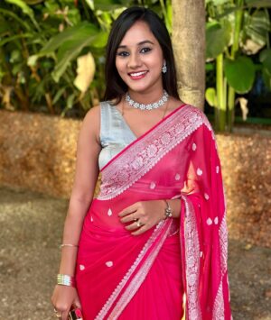 Sahana Shetty Instagram - 💗

Saree: Mysore Silk Udyog

#sahanian #sahana_shetty #instapost #instsgood