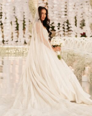 Sahar Golestani Instagram - My first look ☺️ 👰🏻‍♀️. I had the best team in the world. Filled with culture and love, I wouldn’t have it any other way 🤍
Dress @yasmin.mallah @yasminsbridal 
Flowers @designbyfourseasons 
Planner @edgar_hay_events 
Makeup @ash_kholm 
Hair @eliaraadelia 
Tan @isabelalysa 
Photo @yasminekateb 
Photo @virisayong 
Photo @megankelleyphotography
