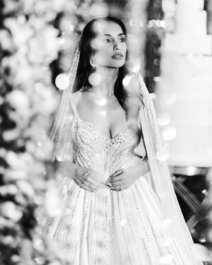 Sahar Golestani Instagram - My first look ☺️ 👰🏻‍♀️. I had the best team in the world. Filled with culture and love, I wouldn’t have it any other way 🤍
Dress @yasmin.mallah @yasminsbridal 
Flowers @designbyfourseasons 
Planner @edgar_hay_events 
Makeup @ash_kholm 
Hair @eliaraadelia 
Tan @isabelalysa 
Photo @yasminekateb 
Photo @virisayong 
Photo @megankelleyphotography