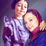 Sahar Valadbeygi Instagram - ✨ حتما تو هم به من فکر می‌کنی، حتما تو هم دلت برای من تنگ می‌شود، حتما تو هم شب‌ها که به ماه و ستاره‌ها نگاه می‌کنی یاد من می‌افتی، حتما تو هم به اشتیاقِ اینکه من دوستت دارم، عمیق‌تر می‌خندی، بیشتر تلاش می‌کنی و دلایل محکم‌تری برای زیستن داری. حتما تو هم دل‌ خوشی به اینکه در جهان دیگری کنار منی. حتما تو هم هرکجا که حس کردی‌، دوست نداشتنی و تنها و غمگینی، آغوش مرا تجسم می‌کنی و لبخندهای مرا تجسم می‌کنی و صدای مرا که می‌گویم: «سحر کوچولوی آتیش‌پاره‌ی من! به درَک که نمی‌فهمند تو چقدر بی‌نظیری، من که دوستت دارم» و آرام می‌گیری. حتما تو هم دلت می‌خواهد تا آخر عمرت به من فکر کنی و بی‌هیچ تظاهری دوستم داشته‌ باشی. حتما تو هم آخرین پناهگاه انتزاعی‌ جهان‌ت منم. #دلنوشته #نویسنده #نرگس_صرافیان_طوفان ‏ #سحرولدبیگی #کودک #سحر_ولدبیگی #نیما_فلاح #کودک_درون #سحر #نیمافلاح سپاس از مهرتان @iranywood 🌺