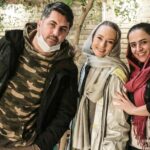 Sahar Valadbeygi Instagram - 🤲🏻🧿🤲🏻 الهی همه جا سبز و آبی و روشن باشد و آفتاب باشد و بچه‌‌ها شاد باشند و بازی کنند و آدم‌ها بخندند و دل‌خوش باشند به هزاران دلخوشیِ در جریان و پیش‌رو. الهی هیچ اتفاق ناگواری نیفتد و زمانه، ساز موافق بزند مدام و ما سرزمین‌های دور مانده از اندوه باشیم و سیاره‌های امن و آرامی برای سرخوشی‌ و دیوانگی‌های مدام. #نرگس_صرافیان_طوفان‌ ‏@narges_sarrafian_toofan #نویسنده #دلنوشته #سریال #خوشنام #سریال_خوشنام #سحرولدبیگی #سحر_ولدبیگی «رفقا، خسته نباشین» @amir.salimkhani @sagharnoori_