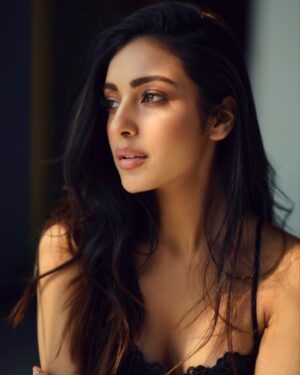 Sahher Bambba Instagram - 🫶🏻
.

.
📸 : @rohnpingalay
Styled by : @akankshakawediastyle
Makeup : @simua_996
Hair : @harsh.pawar