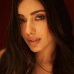 Sahher Bambba Instagram - 🫶🏻 . . 📸 : @rohnpingalay Styled by : @akankshakawediastyle Makeup : @simua_996 Hair : @harsh.pawar