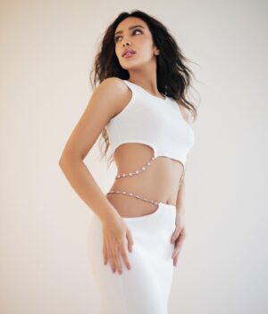 Sahher Bambba Instagram - 🤍🕊️
.
📸 : @frontrowgypsy
Styled by & makeup by : @beautybypriyansha @priyanshaxoxo
Assisted by : @makeupby.pratikshaa
Hair : @antergallactic