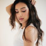 Sahher Bambba Instagram - 🤍🕊️ . 📸 : @frontrowgypsy Styled by & makeup by : @beautybypriyansha @priyanshaxoxo Assisted by : @makeupby.pratikshaa Hair : @antergallactic