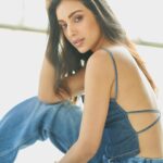 Sahher Bambba Instagram - 🫶🏻 . . 📸 : @rohnpingalay Styled by : @akankshakawediastyle Makeup : @simua_996 Hair : @harsh.pawar