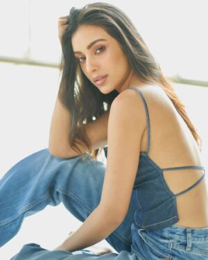 Sahher Bambba Instagram - 🫶🏻
.

.
📸 : @rohnpingalay
Styled by : @akankshakawediastyle
Makeup : @simua_996
Hair : @harsh.pawar
