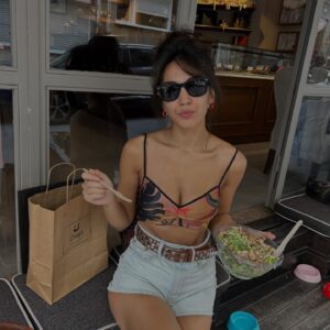 Sahra Şaş Instagram - Geldim yedim ictim kedi sevdim oje surdum.kaliteli bir serbest saat