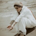 Sahra Asadollahi Instagram - زندگی چیه به جز تلو تلو خوردن بین رنج و امید!!!! Photo:@neginnosratiii💫💚