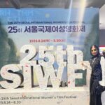 Sahra Asadollahi Instagram - #siwff @siwff #جشنواره_زنان_سئول #سئول #کره_جنوبی #جشنواره #زن #seoul #South Korea #festival #woman #کره_جنوبی_سئول🇰🇷 ممنونم از تمامی عوامل فیلمم که کنارم بودند و حضور تک تکشون باعث ساخت این فیلم بوده.جاتون کنارم خالیه. Stylist:@zeenastylist @zeenastylist Clothes:@blanc.world Clothes:@blanc.tehran Shoes:@neda___shoes الهه عزیزم ممنونم از تمامی زحماتت برای پخش فیلمم@elahegodarzi ناهید جانم ممنون که همیشه همراه منی @nahidkhazaie