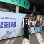 Sahra Asadollahi Instagram - #siwff @siwff #جشنواره_زنان_سئول #سئول #کره_جنوبی #جشنواره #زن #seoul #South Korea #festival #woman #کره_جنوبی_سئول🇰🇷 ممنونم از تمامی عوامل فیلمم که کنارم بودند و حضور تک تکشون باعث ساخت این فیلم بوده.جاتون کنارم خالیه. Stylist:@zeenastylist @zeenastylist Clothes:@blanc.world Clothes:@blanc.tehran Shoes:@neda___shoes الهه عزیزم ممنونم از تمامی زحماتت برای پخش فیلمم@elahegodarzi ناهید جانم ممنون که همیشه همراه منی @nahidkhazaie