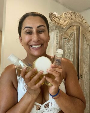 Saira Khan Instagram - 🌿 Did you know that a tan is essentially your body’s way of protecting itself from harmful UV rays by producing extra melanin, which results in a buildup of dead skin cells on the surface? 🌞 Thankfully, there’s a gentle and effective solution to remove this buildup and maintain healthy skin: organic plant oils. 🌴 During my trip in Bali, I am obsessed with  the power of using plant-based oils to dissolve waterproof sunscreen and gently exfoliate my skin when paired with a Muslin cloth. 💧 Not only does this ritual leave my skin feeling refreshed and hydrated, but it also helps to prevent damage to the skin barrier. 🌺 What’s more, these organic oils have a minimal environmental footprint, as they’re free from microplastics, making them a win-win for both your skin and the planet. 🌏 Let’s embrace skincare solutions that are not only good for us but also for our environment and conscience. #SkincareFacts #OrganicBeauty #EcoFriendlyLiving”

Bra from @freepeople