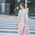 Saito Yuri Instagram – コートに透け感があってとっても珍しい形なので
トップスに色味のあるものを持ってきて楽しんでるよ💜
パープル×ピンクの組み合わせも明るくて
気分もあがるから凄く可愛いよね🩷
⁡
スカートも軽くだけどハリ感もあるので
大人っぽくも着れるからピンクで甘く見えるかも
しれないけど綺麗めにもきれそうなので良さそう！
⁡
ロング丈のコートと合わせることでより
大人感もましましです〜！！！！！
⁡
_____
⁡
coat…@jillstuart.jp
knit skirt…@snidel_official
earring…@mr.r0510
bag…@dianashoespress
_____
⁡
#今日の服 #今日のコーデ #ゆったんコーデ
#斉藤優里 #ゆったん