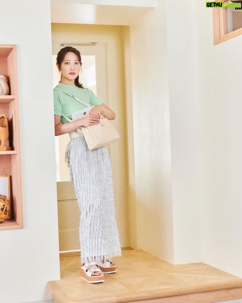 Saito Yuri Instagram - めちゃくちゃスカートの個性が強くて インパクトあって可愛い〜🪄✨ タイトスカートはやっぱり女の子らしさも 出してくれるしテンションあがるな♡♡♡ ⁡ そして9/10に行われる JAICO JAPAN IDOL CONNECT なのですが特典会(チェキ)が皆さんのおかげで 無事、完売することが出来ました🤍 本当にありがとうございます！！！ ⁡ 今回はあくまでもJAICOの特典会なので 特典会のみの参加というのは出来ないのですが 他の方もチェキ撮りたいっと言って下さって 嬉しかったです♡ ⁡ ただ #PALETULLE としてアイドルしている 私のパフォーマンスしている姿も 見て頂きたいなと思っております🥺 今回は直前の発表で中々お時間とれない中 だったりしたのですが１０月にも発表されている フェスにも沢山の方が来てくれたら嬉しいなと 思っています〜！！！ ⁡ 9/10も来れる方はピンク×ホワイトの サイリウムふってくれたら嬉しいな💖🤍 ⁡ _____ ⁡ cutsew...@lily_brown_official skirt...@maisonspecial_women pierce...@mimi33_official bracelet... @ten.____ sandal bag...@31sonsdemode _____ ⁡ #今日の服 #今日のコーデ #ゆったんコーデ #斉藤優里 #ゆったん