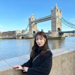 Saito Yuri Instagram – #ロンドン の素敵な観光名所🇬🇧
#タワーブリッジ にも行ってきたよ！！！
⁡
日本にはない建物の雰囲気に大感動♡♡♡
ロンドンは曇天や薄暗いイメージがあったけど
丁度、綺麗な青空でより一層素敵でした🧏🏻‍♀️💓
⁡
晴れ女パワー発揮したかな〜？笑
⁡
写真撮りすぎて多分だけどタワーブリッジの写真
100枚くらいあると思う 笑
だってそれくらい感動しちゃったんだもん！！！
もう一生来れないかもとか思うと撮っちゃうよね 笑
しょうがないよね🥹🥹🥹
⁡
⁡
⁡
#UnitedKingdom #london #towerbridge