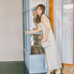 Saito Yuri Instagram - ブラウスの襟が大きくて今回はスッキリ見えるようなコーデ💛イエベ春の暖色得意な私と相性抜群です♡♡♡ 袖にもボリューム感がありますが骨格的に、 肩周りにボリューム感があるものはそこまで 得意ではないのですが生地が柔らかい 雰囲気のものなので気にならずに着ることが出来たよ〜！ 小さめバッグの日はアクセサリー感覚で身につけてることが 多いからコーデのワンポイントにも🥰❤️ _____ blouse…@ghospell onepiece…@jillstuart.jp earring…@luna_folium bag pumps…@dianashoespress _____ #今日の服 #今日のコーデ #ゆったんコーデ #斉藤優里 #ゆったん