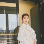 Saito Yuri Instagram - 最近めちゃくちゃ流行っているツイードに私もチャレンジ！ ツイードはかなりコーデを格上げしてくれて 大人っぽくも見せてくれるので綺麗めコーデが 好きな人はもってこいだよね🤍🤍🤍 ⁡ このツイードジャケットはウエストのところが "きゅっ"て絞ってあるからツイード生地特有の厚み感 そこまで出なくてスッキリ着れたよ〜！！！！ ⁡ なので、厚みがありすぎる生地が苦手な方でも チャレンジしやすいよ、私はこの雰囲気大好きだよ🥰❤️ ⁡ 引き続き皆さんからコメントも楽しみにしながら 投稿しておりますので良かったらお待ちしてます♡ ⁡ _____ ⁡ blouse best short pants…@arpege_story pierce…@do_la.official shoes…@dianashoespress _____ ⁡ #今日の服 #今日のコーデ #ゆったんコーデ #斉藤優里 #ゆったん