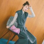 Saito Yuri Instagram – 今まで私が載せたことがなかったようなコーデ
こういう服装も新しい自分に会える感じが
楽しいしいろんなものにチャレンジしたいな☺️🩷
⁡
カッチリした洋服も髪の毛をおだんごとかに
すればまた違った抜け感もありつつ
今時で着れるからいいよね〜🤍
⁡
差し色に派手な小物とかいれると
さらに目をひくポイントにもなるよね？
⁡
_____
⁡
tops skirt…@amerivintage
sandal bag…@dianashoespress
⁡
_____
⁡
#今日の服 #今日のコーデ #ゆったんコーデ
#斉藤優里 #ゆったん