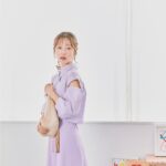 Saito Yuri Instagram - 今回のコーデが可愛いと思ったら 「💖」でコメントください！ ⁡ 今回の服も全部"今"発売されてる服を選んだので ぜひ参考にしてみて下さい！ ⁡ 肌見せもがっつりなのはあんまり得意ではないけど 程よい感じのは大好きです◎ 抜け感が出るし、春を感じる服装じゃないかな ⁡ 髪も普段結ぶ時は低めなんだけどこの時は いつもより気持ち高めにしてもらったよ！！！ 襟がついてるので高めに結んで首を長く〜 身長157cmで大きい方ではないから スタイル少しでもよく魅せたくて🥹🤍 ⁡ 個人的になかなか着ない色味のパープルも 軽く肌見せがあるとパープルパープル しないのでチャレンジしやすかったよ！！！ ⁡ これって伝わる？笑 ⁡ コメントも沢山お待ちしております♡♡♡ ⁡ ——— ⁡ shirt…. @lilliancarat_official skirt…@lilliancarat_official pierce...@anemone_official bag... @gallardagalante pumps...@dianashoespress ⁡ ——— ⁡ #今日の服 #今日のコーデ #ゆったんコーデ #斉藤優里 #ゆったん