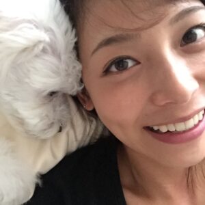 Saki Aibu Instagram - 今日もI.M.A配信しています☺️#I.M.A @artistspoken_i.m.a 
そして先日、16歳3ヶ月で愛犬のみゅーが虹の橋を渡りました。最後の数週間はとても辛い日々でしたが、最期まで一緒に過ごせて幸せでした。大好きな思い出がありすぎて、心に大きな穴があいています。この穴はいつか埋まるのだろうか、、。
今は精一杯、前向きに、思い出を整理しつつ過ごしています！
明日も前向きに！！ではおやすみなさい✨
