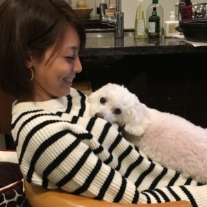 Saki Aibu Instagram - 今日もI.M.A配信しています☺️#I.M.A @artistspoken_i.m.a 
そして先日、16歳3ヶ月で愛犬のみゅーが虹の橋を渡りました。最後の数週間はとても辛い日々でしたが、最期まで一緒に過ごせて幸せでした。大好きな思い出がありすぎて、心に大きな穴があいています。この穴はいつか埋まるのだろうか、、。
今は精一杯、前向きに、思い出を整理しつつ過ごしています！
明日も前向きに！！ではおやすみなさい✨