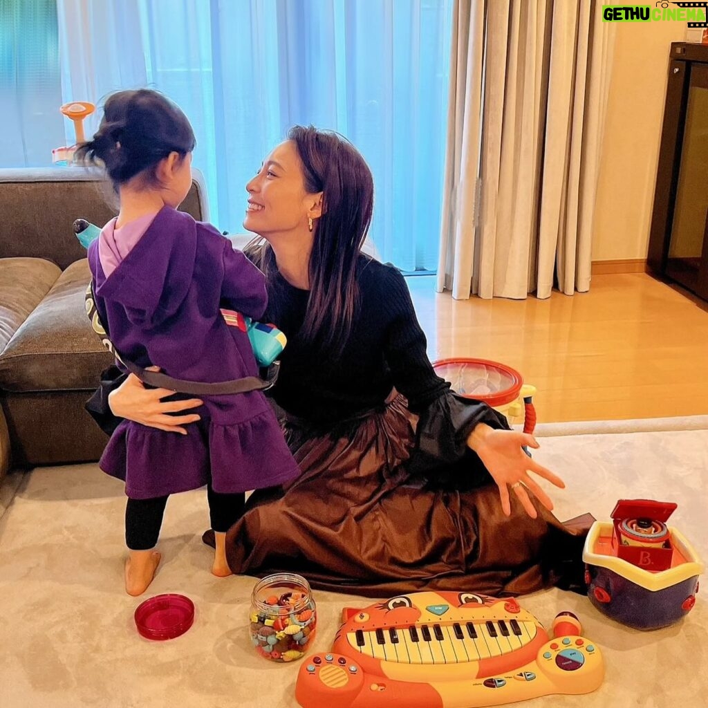 Saki Aibu Instagram - ※こちら応募期間終了いたしました！たくさんのご応募ありがとうございました🥰🎉 @btoys.jp × @aibu_sakiコラボプレゼントキャンペーン🌈✨ 私がおすすめの3点は年齢問わず遊べるこのおもちゃ達です。 キャットピアノは歌って踊れて、音楽が好きなお子様にピッタリ！うちの子は朝でも夜でもキャットピアノでコンサートをしてくれます！お風呂のおもちゃは子供2人で遊べるのでプレゼントにもオススメです。商品の写真で見るより実物は大きく感じるので子供にも遊ぶ満足感があると思います。ビーズジュエリーはひとつ持っておくとお友達が遊びにきた時に助かります！年齢問わず夢中になって作ってくれるので少しママのお喋りの時間が確保できるおもちゃ。 それぞれに楽しくて使えるおもちゃ達、ぜひサイトで見てください！ === B. toys x 相武紗季 コラボ記念🎉相武紗季さんが選んだ３つのアイテムを各１名様にプレゼント！ ★商品 ①キャットピアノ 5つの音色が楽しめて録音もできちゃう、愛嬌あふれる猫さんのキーボード🐈2歳以上のお子さま向け🌟 ②フィッシングボートセット ユニークなデザインのおもちゃ13点がセットになったお風呂遊びのおもちゃ🛥1歳以上のお子さま向け🌟 ③ビーズジュエリー150ピース 取り外し簡単！色も形もさまざまなビーズセット💎4歳以上のお子さま向け🌟  ★当選人数 抽選で各商品１名様、計３名様 ★応募期間 12月8日(金)～12月24日(日) ★応募方法 ① @btoys.jp と @aibu_saki のInstagramアカウントをフォロー ② この投稿をいいね＆保存 ③「ほしい商品名」をコメントして応募完了！ ※ストーリーでシェア、コメント欄にてお友だちをメンションをすると当選確率🆙 ★当選者発表 12月25日(月)以降、当選された方には @btoys.jp よりDMにてご連絡いたします☺ ※ @btoys.jp 以外のアカウントからはご連絡致しません。偽アカウントにご注意ください。 賞品の国外への発送は致しかねます。予めご了承ください。 公開設定の方に限らせていただきます。 === 今なら最大50%オフ・クリスマスセール実施中！12月20日(水)までの期間限定です🎄❄ 公式アカウントのプロフィール欄からB. toys公式サイトをチェックしてみてください🌟　@btoys.jp ------------------------------------ #PR #Btoys #BtoysJP #mybtoys #相武紗季 #プレゼント企画 #プレゼント企画実施中 #プレゼント企画開催中 #プレゼントキャンペーン #プレゼントキャンペーン実施中 #懸賞情報 #懸賞応募 #懸賞好き #懸賞好きさんと繋がりたい #おもちゃ #知育玩具 #ごっこ遊び #おうち時間 #おうち遊び #誕生日プレゼント #知育 #モンテッソーリ #子供のいる暮らし #子供のいる生活 #子育てママ #子育てママ応援 #ママさんと繋がりたい #instababy #クリスマス #クリスマスプレゼント
