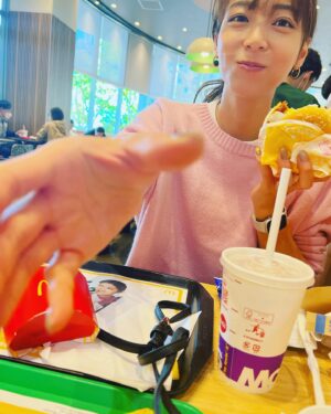 Saki Aibu Instagram - そしてだーいぶ前に息子に激写されたランチ🍔たまにはね、、と言いつつこの夏休みはたくさんお世話になりました🍔🙏✨✨✨