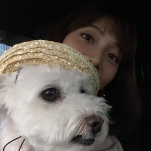 Saki Aibu Instagram - 今日もI.M.A配信しています☺️#I.M.A @artistspoken_i.m.a 
そして先日、16歳3ヶ月で愛犬のみゅーが虹の橋を渡りました。最後の数週間はとても辛い日々でしたが、最期まで一緒に過ごせて幸せでした。大好きな思い出がありすぎて、心に大きな穴があいています。この穴はいつか埋まるのだろうか、、。
今は精一杯、前向きに、思い出を整理しつつ過ごしています！
明日も前向きに！！ではおやすみなさい✨