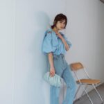 Sakurako Okubo Instagram - 本日からNATURAL BEAUTY BASICより小柄さん向けプチサイズ特集のwebカタログが公開されました🫶 大人フェミニンで可愛らしく、ジャケットやブーツと合わせてカジュアルにしても可愛い🫶 リボンの付いたオフショルブラウスは特に、スタイルアップにもなりつつボリュームも出してくれるからかなりおすすめです！ #natutalbeautybasic #ナチュラルビューティーベーシック #PR