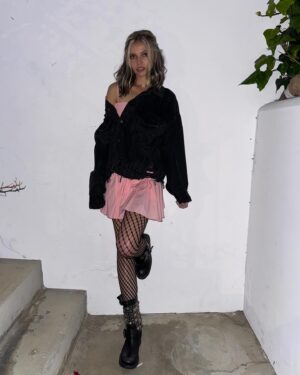Salem Ilese Instagram - hump day dump day