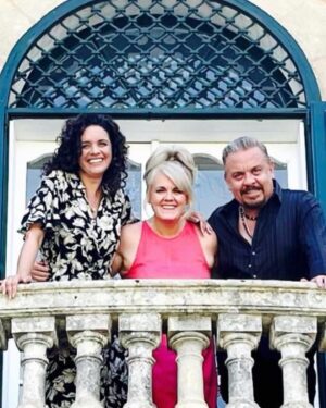 Sally Lindsay Instagram - My dear friends Lee Boardman (HBO’s Rome & Outlander) & Jennifer James (Coronation Street & Dalziel & Pascoe) are just about to start their 10th successful year of ACTOR TRIBE, their Acting academy for children and adults in Knutsford, Cheshire. They provide a warm, inclusive environment for students to increase their confidence whilst discovering and honing their performance skills. They have done master classes with their students and their links with many industry professionals have enabled the students to gain professional work in films, TV and radio. With two of their students acting in an Oscar winning film. If you’re interested in joining them, you can register at www.actortribe.co.uk