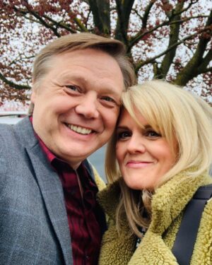Sally Lindsay Instagram - Working with this Legend again ,what a treat! 🥰 @shaun_dooley_