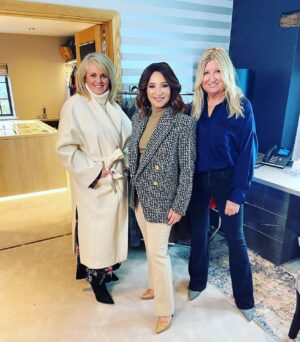 Sally Lindsay Instagram - #poshweekendswithsallylindsay this week ( the final one) is with the amazing @jacquelinegoldcbe _styled by the fabulous @lorrainemcculloch1 
Inspirational is an understatement.
Don’t miss! 9.30pm on @channel5_tv @chatterbox_media