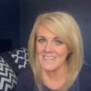 Sally Lindsay Instagram - Don’t miss the next ep of #themadameblancmysteries tonight on @channel5_tv at 9pm. 
@acorn_tv @saffroncherrytv @clapperboard_st 
@womenoftheyearawards @damesuevincent 
@robin_askwith50 @sirsteveedge