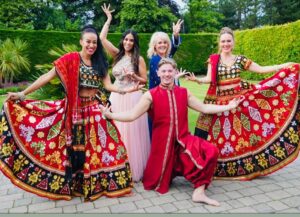 Sally Lindsay Instagram - So tonight I’m staying with @seemaforeverunique and her wonderful family in Hale. I love these lot,they are the most amazing family and it was just joyous.
Join us tonight at 9.30pm on @channel5_tv channel5_tv 
@chatterbox_media
#poshweekendswithsallylindsay