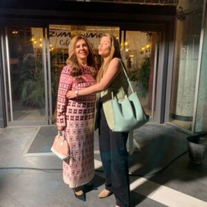 Salma Almasri 2 Instagram - #salma#salmaalmasri#salm_almasri#damascus#syria#syrianactress#actress#tv#series#fan#fans#dubai#dxb#mydubai#abudhabi#uae#love#سلمى#سلمى_المصري#دمشق#سوريا#ياسمينة_الشام #ممثلة
من كواليس مسلسل عالحلوة والمرة بعد المذهد كل الحب