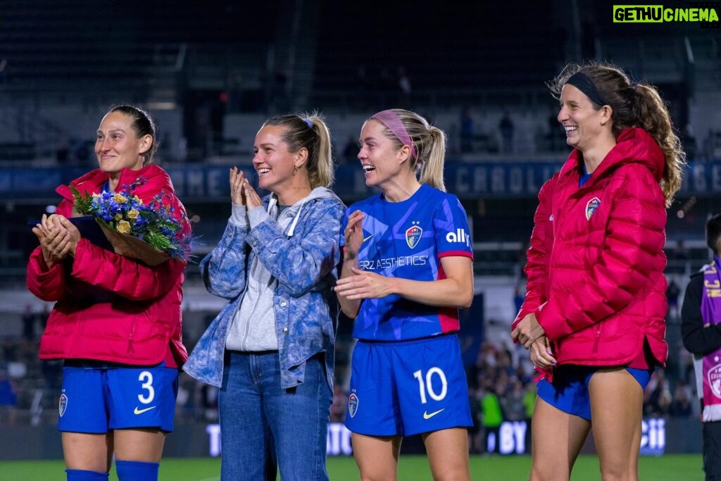 Sam Mewis Instagram - The Tower of Power got her flowers 💐 #ForTheLove