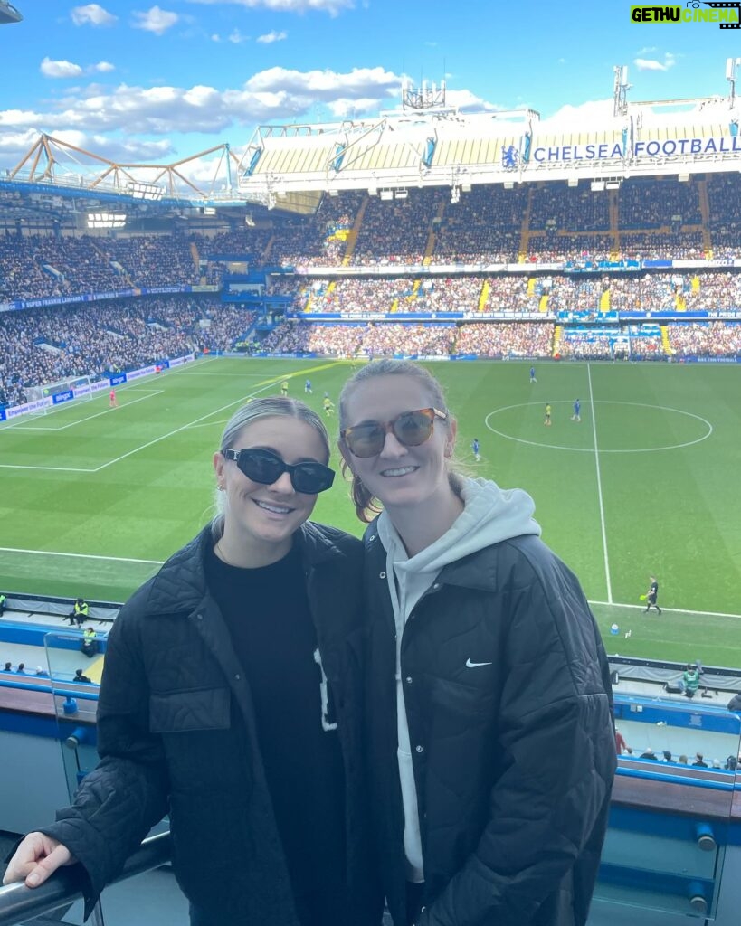Sam Mewis Instagram - Manchester ➡️ London… ate a lot, drank a lot. Brb napping 💙